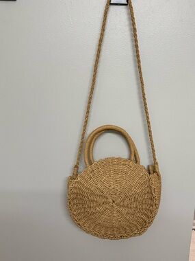Round Woven Straw Crossbody Bag in Natural